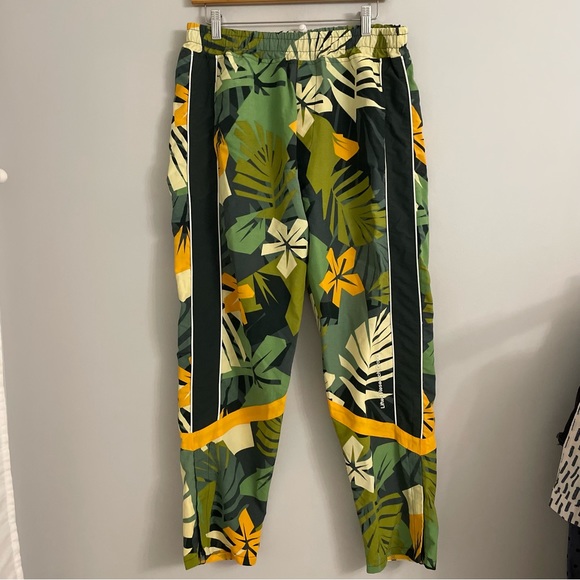 LRG Lifted Research Group Men’s Green Tropic Vacay Printed Track Pants - Picture 2 of 9
